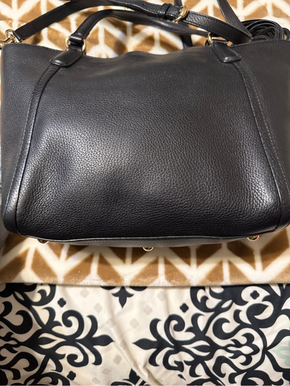 Gucci Black Pebbled Leather Shoulder Tote with Embossed Logo - Picture 3 of 8